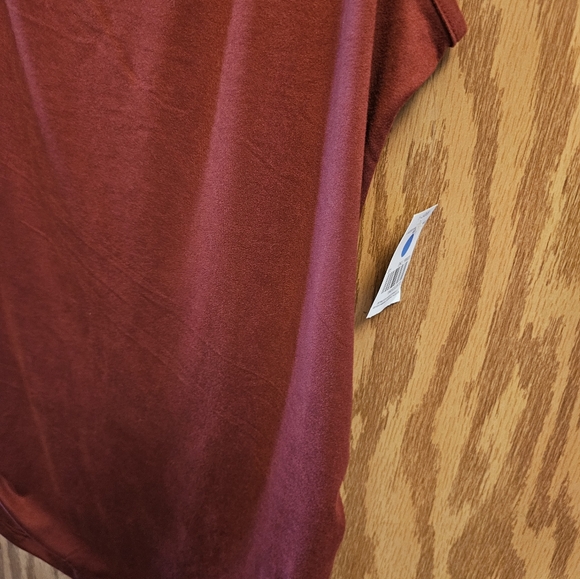 New size medium woman's summer top - Picture 3 of 6